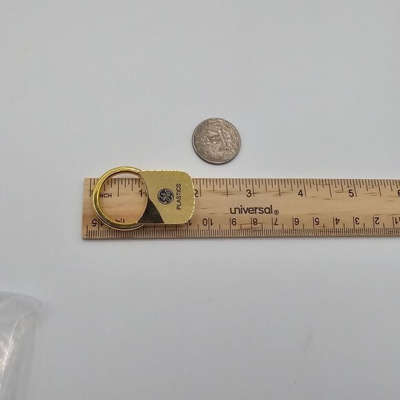 General Electric Plastics / Barlow Gold-Toned Locking Key Chain Accessory Holder - Picture 14 of 15